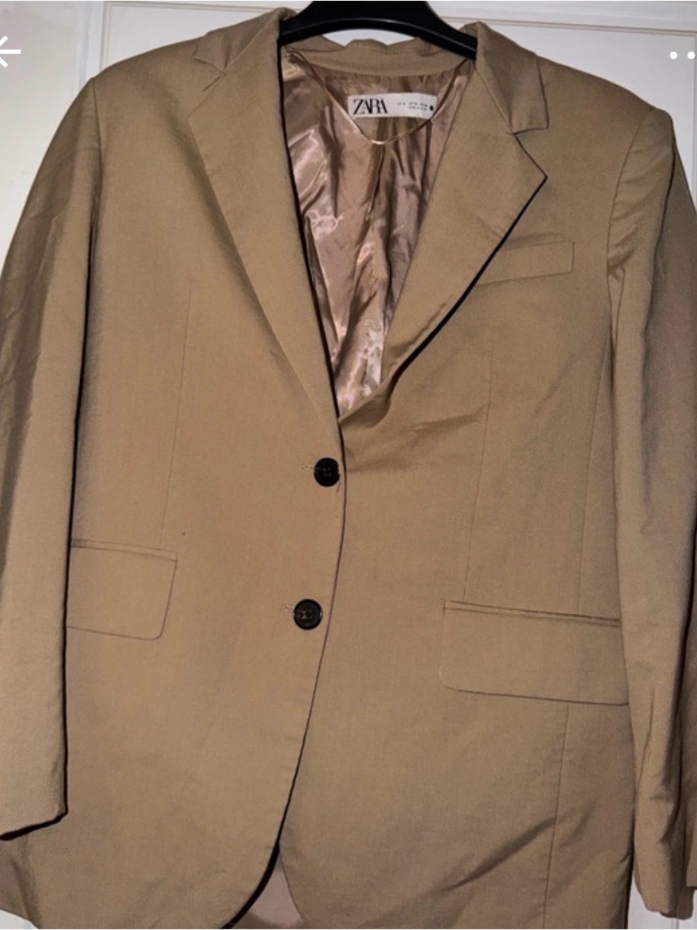 Zara Women’s Khaki Single-Breasted Blazer and baggy slacks suit